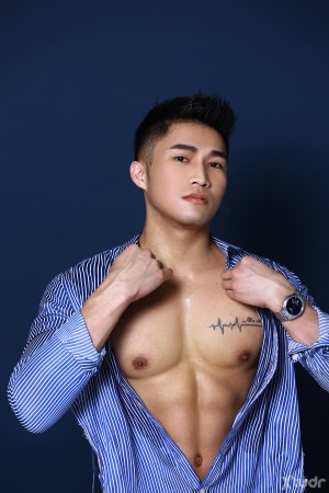 Xtudr - HotmanXL: Hello. I’m Benjamin. Versatile. Big cock nice smooth tight ass. Muscular body.  Boyfriend experience or BDSM dominant mast...