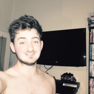 Xtudr - British_slave: Submissive bottom looking for a macho man who uses me as he wants