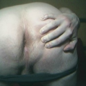 Xtudr - sol_caliente: You already see me in the photo. I give orders face to face. I'm willing to find out what my limits are.