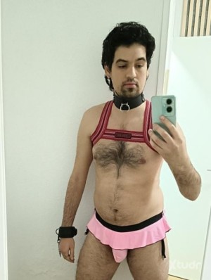 Xtudr - PUTASERVICIAL: Sub en castidad en búsqueda de esclavitud total 
.
Como activo busco esclavo que me ordeñe a diario y dominar su boca...