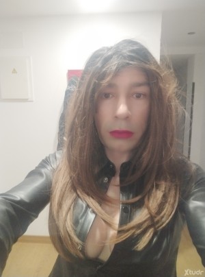 Xtudr - Andrea_CD_Cuero_astur: I'm a submissive transvestite, I'm looking for a dominant male and very bastard. I also get turned on by feel...