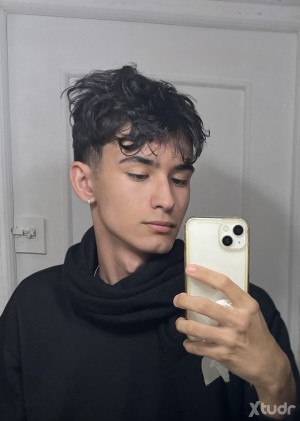 Xtudr - sumiso_-_: Soy reservado respecto algunos temas , aveces sueno borde de lo q en realidad soy 😅😭