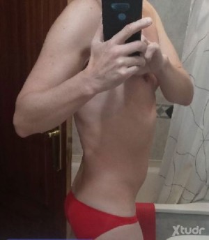 Xtudr - Sumslip: Shaved submissive skinny guy looking for mature big dick men