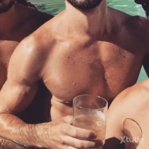Xtudr - TiedMadrid: Sub o Dom. Versátil.
Con el chico adecuado, estoy abierto a todo: desde sexo vainilla hasta lo más kinky.
Kinks favorito...
