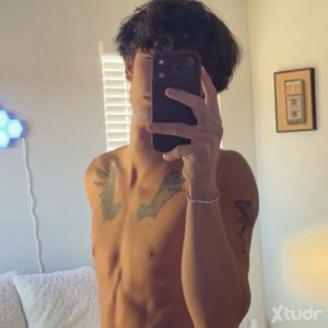 Xtudr - sexyGIO: Wassup my name is Gio and I’m Bi. I prefer boys and loves to be dominated or dominate.
