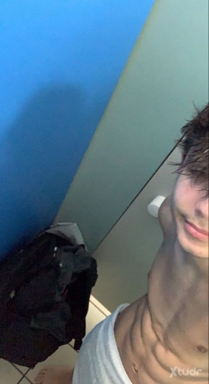 Xtudr - benhuston61: Im 41🔄 Lookinh for fun, i like threesomes 