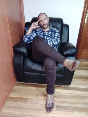 Xtudr - Ourensevers: Chico deportista sanite en general con buen rabo y buen culo. En general soy pasivo y sumiso, pero disfruto de una buen...