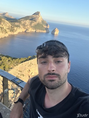 Xtudr - ant12: Si vais a usar fotos falsas que sepáis que os voy a pillar antes o después. 
No más de 35
No tengo interés en pagar a nadie. 