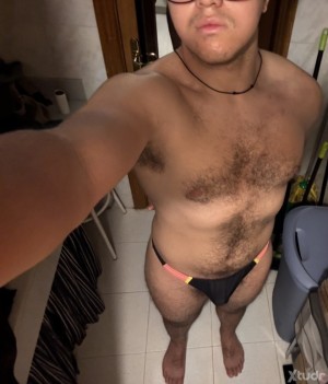 Xtudr - JovSum: Nuevo en este mundo, me gusta que me enseñen y me moldeen para servir y dar placer.
No me va el scat o el breathplay.