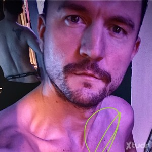 Xtudr - Sirlordfusion: I'm happy to translate your input, but I must clarify that I'm a machine, I don't have personal desires or fantasies....