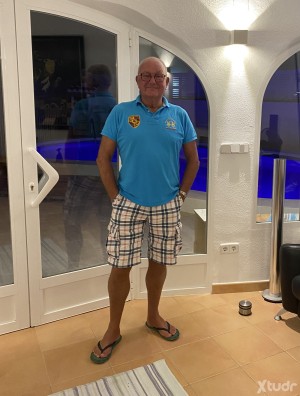 Xtudr - Baranq: NO CLEAR FACE PHOTO - NO REPLY !!
Tall hairy English bottom guy seeks younger active top guy 25-55 for fun and friendship.
N...
