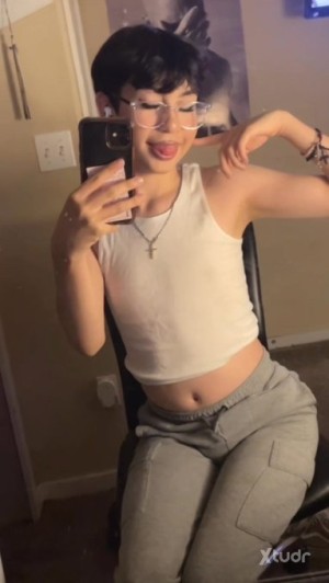 Xtudr - BookwAlex: ask “how much” if interested in my content or to h00kup. not answering any other texts 💋