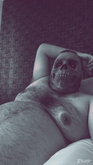 Xtudr - SrLestat: Remember it always, you are made to worship me.
I am here to fully control you.
If you can't obey orders, don't waste time...