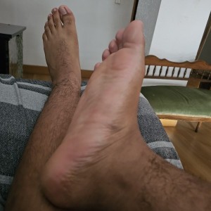 Xtudr - Amo_K: I like to dominate, humiliate, and have my feet eaten. Willing to try new fetishes.