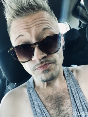 Xtudr - otterdude81: I like being hairy and like guys to be hairy also. I like licking pits and being loud. Love phone sex and getting bred ...