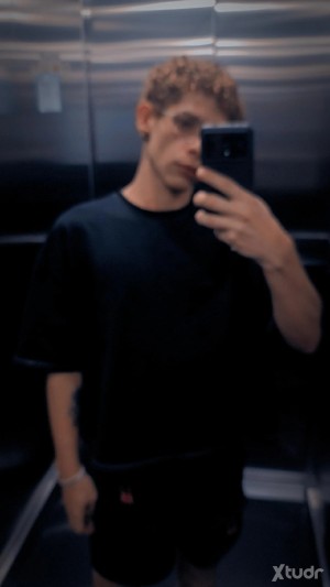 Xtudr - BeLazardi: Soy un chico nuevo en este mundo de la sumisión tuve una experiencia con un Amo y quedé con la intriga de saber más, soy ...