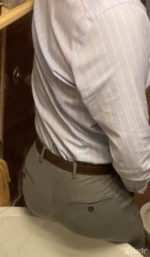 Xtudr - suitsub28: Yo sumisete masculino trajeado discreto ,buscando tio dom para servir y morboseo
Suited Sub masculine and discreet, looki...