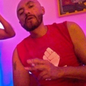 Xtudr - EnriqueVII: Experimentalista maduro, busco relaciones ocasionales con sumisos.