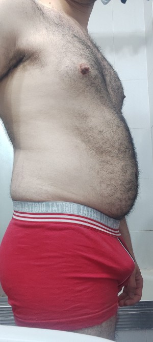 Xtudr - Voms: Soy un chico de 22 años muy obediente al que le gusta complacer a otros hombres, sin embargo con la persona correcta puedo ser...