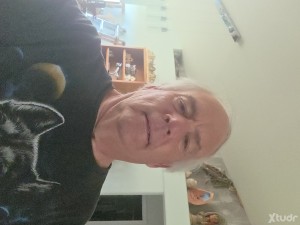 Xtudr - Dragonbby: Iam 64 single look for a daddy or don to play with. I enjoy camping out doors and photography