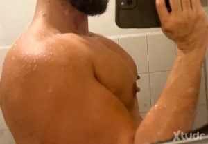 Xtudr - niptitan: Musculoso chichon de 29 años, gymrat con buenas piernas gluteos y pectorales grandes listos para jugar.
Buscando amos, vat...