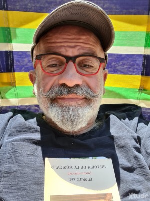Xtudr - Servicialmamon: Bald with grey beard. Very hairy, servicial and obedient. Always available