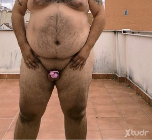 Xtudr - sumisocaceres: soy sumiso gordo con jaula de castidad, me encanta el exhibicionismo y que me exhiban y el morbo de ser visto, busco ...