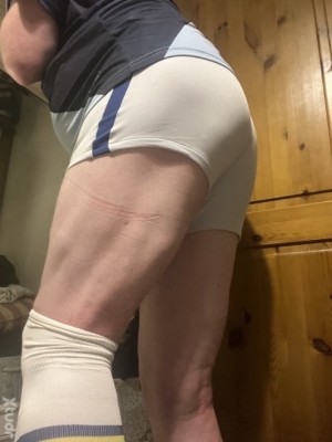 Xtudr - Bigsussexcalf: Thick legged Sussex top. 
Prefer honesty and realness 
Chatty and destined for big things 
Kinky into sportswear, cha...