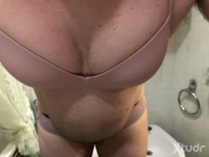 Xtudr - Artturo: Soy una trans madurita en hormonacion y mi nombre es Moelia y soy pasiva y sumisa