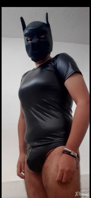 Xtudr - VICPUPPYGDL: I love being treated like an object and being able to do with me whatever they want, I love leather and being subjected...