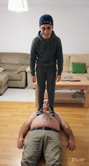 Xtudr - Esclavo_remon: Esclavo.... El esclavo de las fotos es real....cash, se puede negociar.... Lo que ves en el abdomen de algunas fotos ...