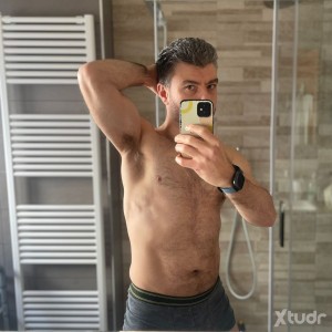 Xtudr - tnomerg: AMO italiano. Viajero incansable, culto, refinado. Activo, dominante, exigente… y sí, un poco narcisista (pero con motivos)...