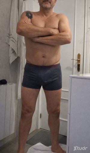 Xtudr - chico_10actv: Conocer gente mas joven, yo mas activo, me van los tíos  y  culos para jugar con ellos.
180 cm, 77 kg 