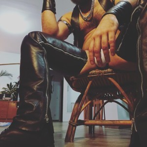 Xtudr - Forse: Tired of wankers.
Your place is on your knees with your head bowed.
Looking for very submissive and obedient slaves (before a...