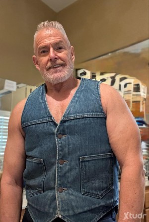 Xtudr - Mclawless1aol: I like to be fit and same for others, muscular types .Be yourself   All types of fun from  leather to vanilla.