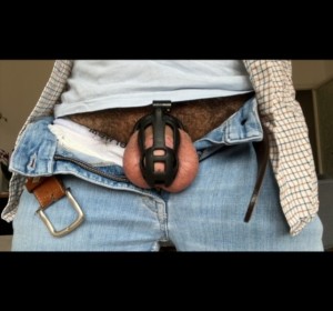 Xtudr - Control_Castidad: For guys who like to have their dick locked up with a chastity cage. The more macho the better. You don't have to ...