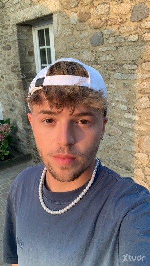 Xtudr - R11: I'm looking for someone to have a good time with. I really enjoy being dirty (feet, ass, armpits, sweat, and more).