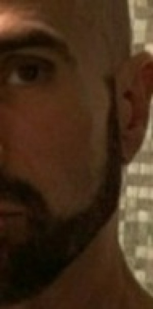 Xtudr - Zooman: Mature, muscular, shaved, beard. Versatile 100% more top. I like both to change roles. Advance warning: I'm very piggy, I'm ...