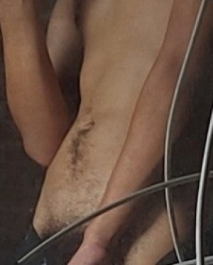 Xtudr - Yoporolo: Pasivo varonil buscando algún activo dominate para sextear un rato.
Si eres fem mucho mejor.