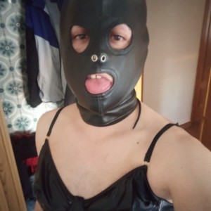 Xtudr - Esclavofetish28: I'm looking for a mature dominant man with experience, morbid, lover of leather latex rubber etc, possible 24/7 all...