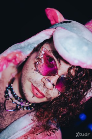 Xtudr - Sitri: 🦇🦄Gótico por fuera y un unicornio por dentro. El exceso es la tentación a la que nos somete el placer y yo estoy sometido a é...