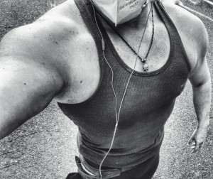 Xtudr - Sexxxxtreme: Muscular dark-haired man, lover of perversion and fun. Looking for a submissive to use and enjoy him.