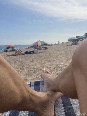 Xtudr - cerdosenior: Mature pervert. Looking for submissive. Foot worship.