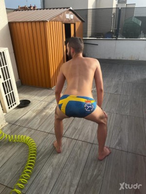 Xtudr - TUTRANCAMON: Versátil morboso. Dotado. Solo sexo seguro. Fumo. Tengo barriga. Bailo mal y follo peor. Muy sumiso. O muy dominante.
T...