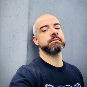Xtudr - Amozapasbcn: Amo zapero busca esclavos a los que humillar bajo mis pies, usarlos de felpudo, alfombra, trampling, limpies mis zapas,...