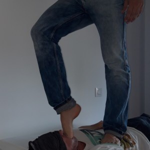 Xtudr - Pablovilla: Dominant male HETERO!!!!!
-I love trampling, and foot fetishism, spitting, humiliation, facesitting etc....
-Everything ...