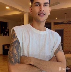 Xtudr - kevin111: Is there no one in this world who truly loves?
I'm still waiting for that person to come.
You may actually find the person...