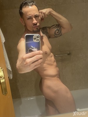 Xtudr - HOTVERSATILXL: I'm versatile, I like masculine guys and that they be versatile or top.