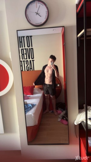 Xtudr - jamesey: hey on here looking a sugar daddy :)))