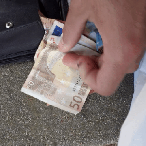 Xtudr - SpanishMacho: ¿Qué pasa? ¿Vas cachonda, eh perra? ¿Quieres venir a fregar mi casa en bolas, que te patee los huevos, me mee en tu je...